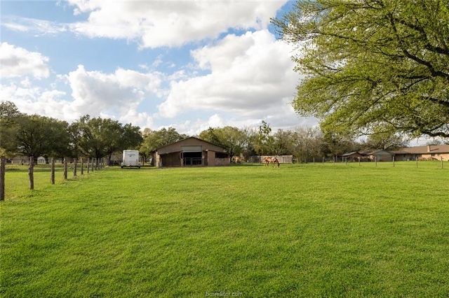 2302 Quail Run, College Station, TX 77845
