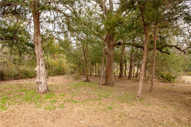 2302 Quail Run, College Station, TX 77845