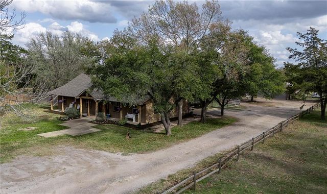 2302 Quail Run, College Station, TX 77845