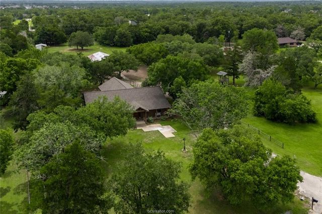 2302 Quail Run, College Station, TX 77845