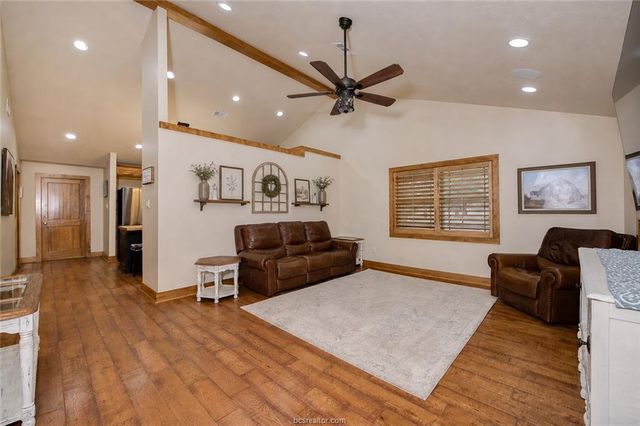 2302 Quail Run, College Station, TX 77845