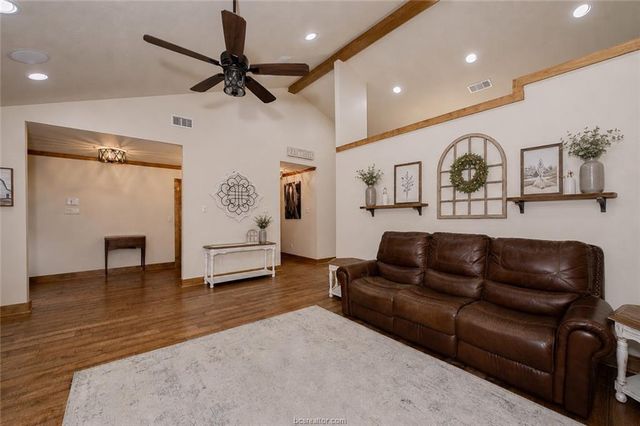 2302 Quail Run, College Station, TX 77845