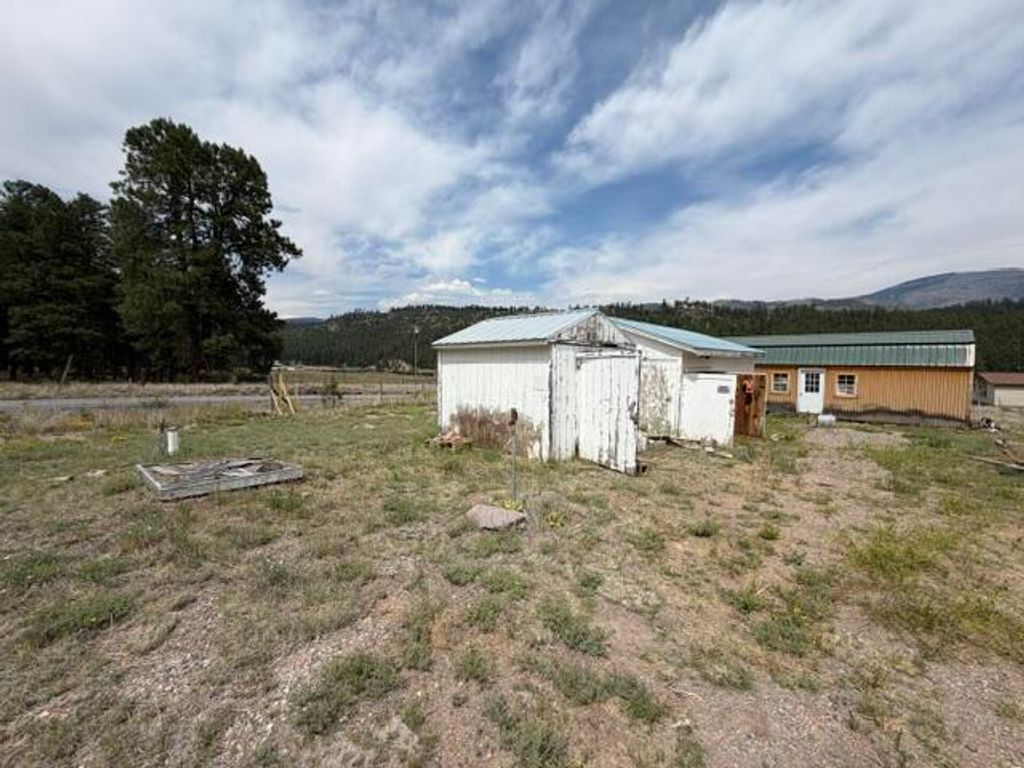 Image 10 of property listing at 20 Needle Place, Jemez Springs, NM 87025