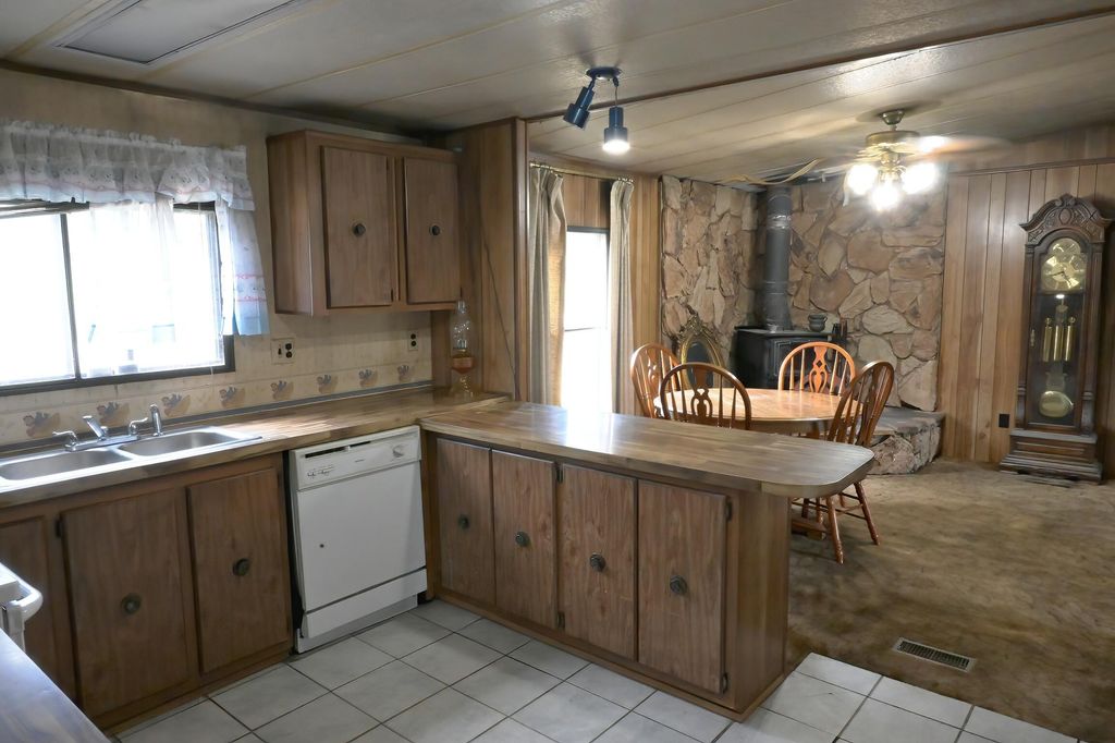 Image 27 of property listing at 20 Needle Place, Jemez Springs, NM 87025