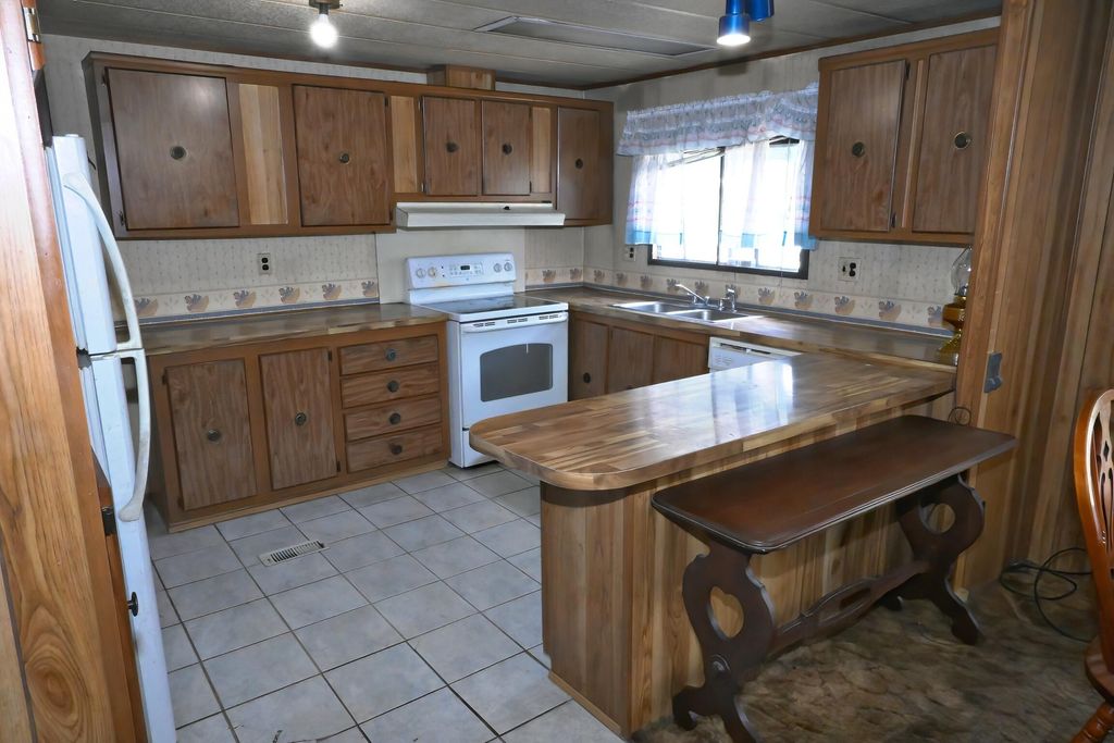 Image 30 of property listing at 20 Needle Place, Jemez Springs, NM 87025