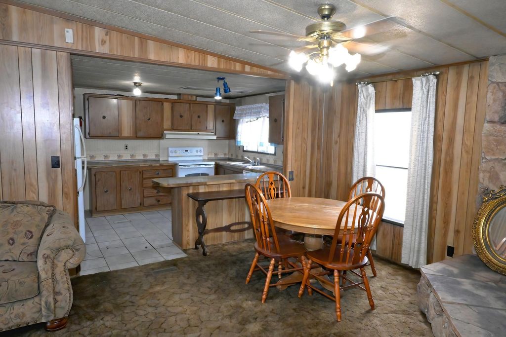 Image 31 of property listing at 20 Needle Place, Jemez Springs, NM 87025