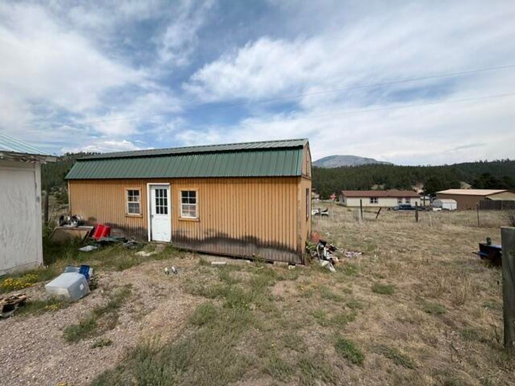 Image 8 of property listing at 20 Needle Place, Jemez Springs, NM 87025