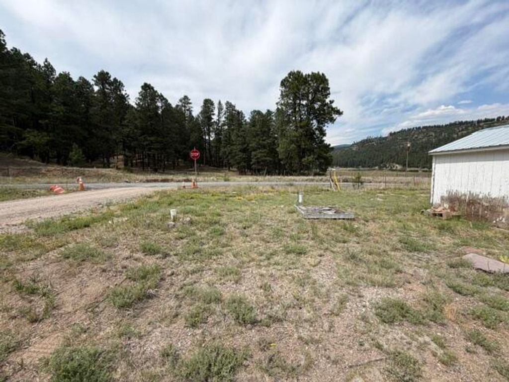 Image 9 of property listing at 20 Needle Place, Jemez Springs, NM 87025