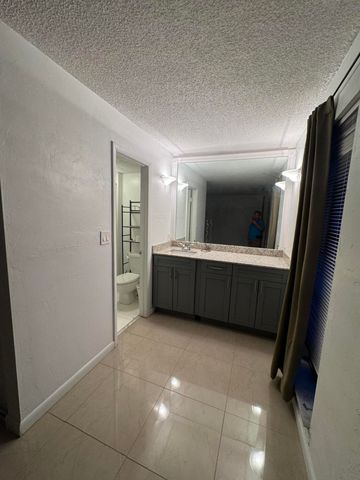 3904 SW 67th Way, Davie, FL 33314