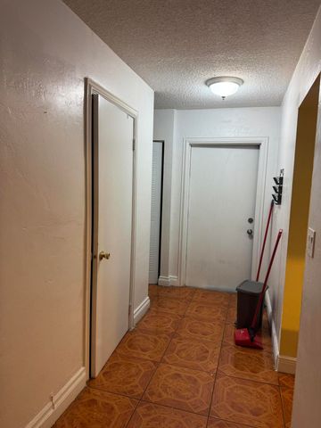 3904 SW 67th Way, Davie, FL 33314