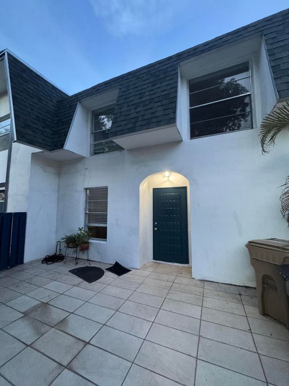 3904 SW 67th Way, Davie, FL 33314