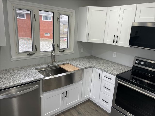 816 High St, Luzerne Twp, PA 15417