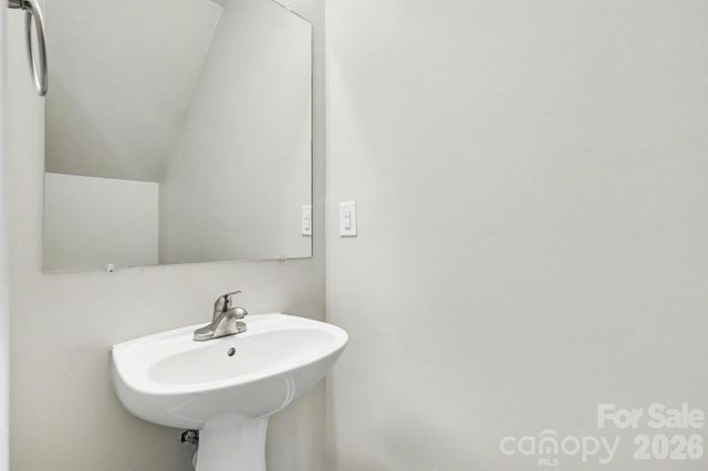 911 Valley Ridge Road, Charlotte, NC 28214