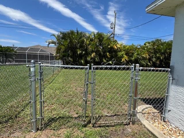 910 SW 3rd AVE, Cape Coral, FL 33991