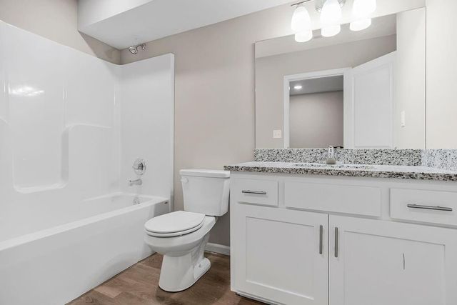 2521 SW Mitchell Street, Oak Grove, MO 64075