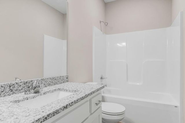 2521 SW Mitchell Street, Oak Grove, MO 64075