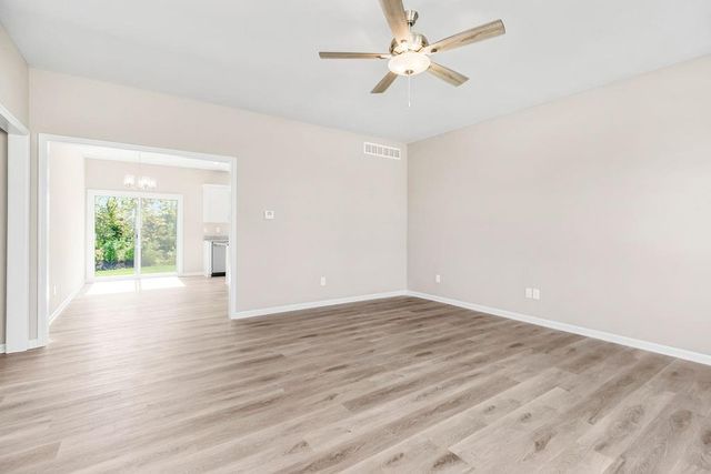 2521 SW Mitchell Street, Oak Grove, MO 64075