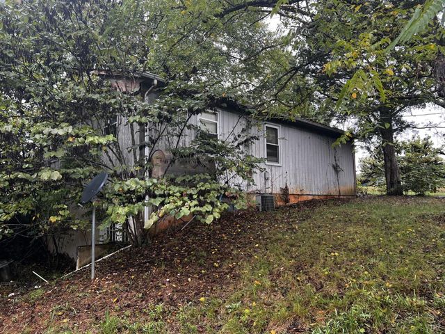 6069 Dews Road, Hurt, VA 24563