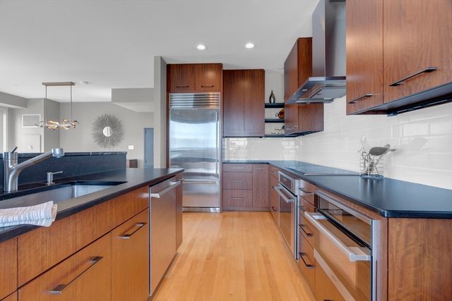 80 Broad St PH1403, Boston, MA 02110
