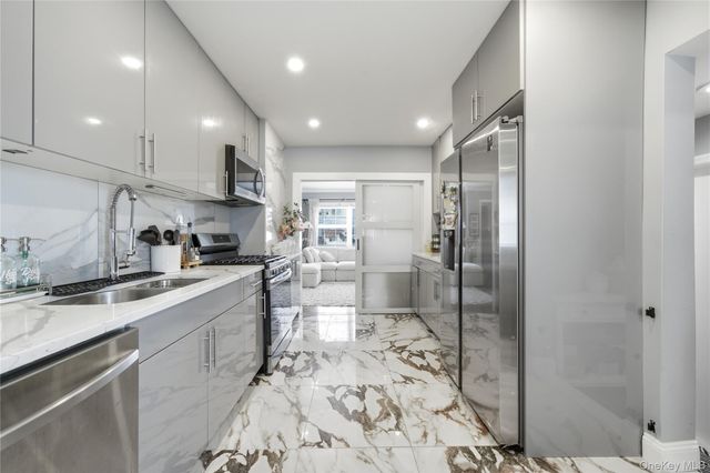 192 Mill Road, Valley Stream, NY 11581