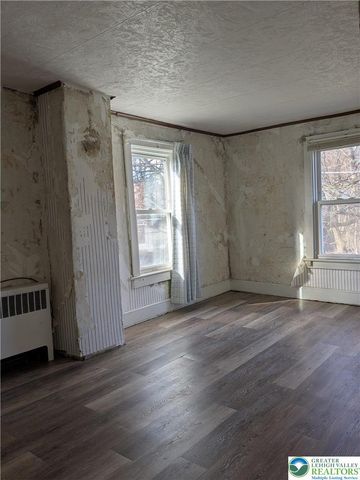 307 Oak Street, Roseto Boro, PA 18013