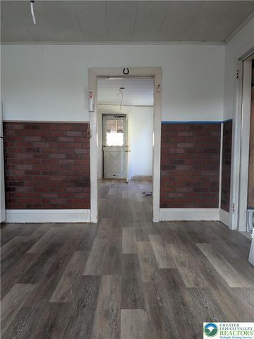 307 Oak Street, Roseto Boro, PA 18013