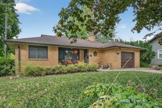208 W Greenwood Avenue, Woodstock, IL 60098