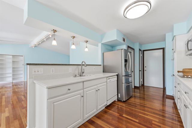 262 S Bonnie Brae, Wichita, KS 67207