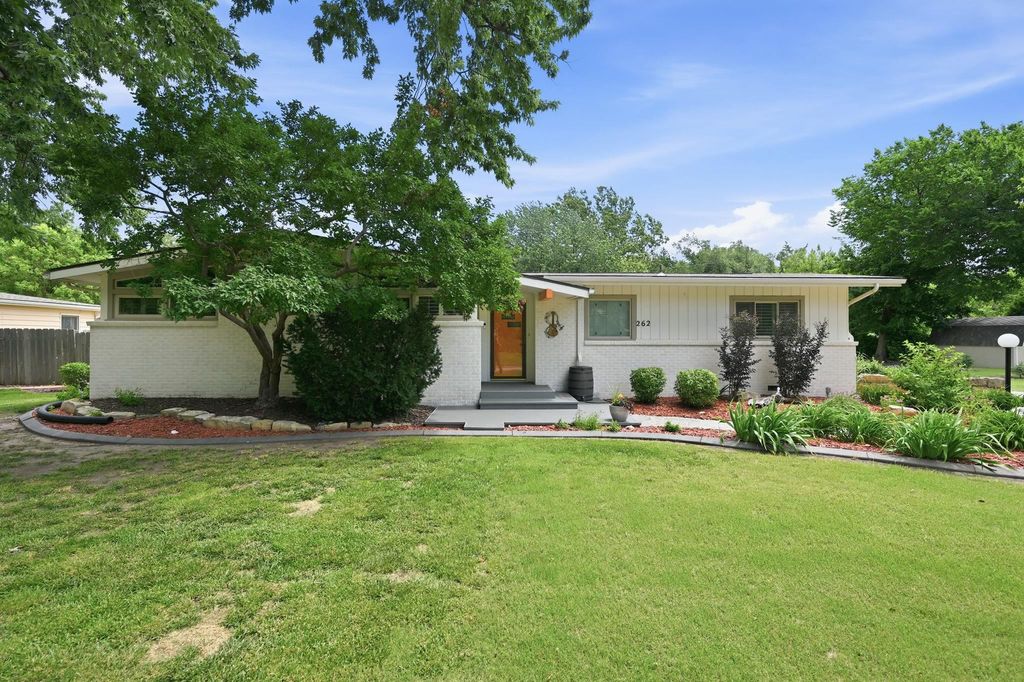 262 S Bonnie Brae, Wichita, KS 67207