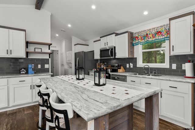 7017 Verbena Rd, Ore City, TX 75683