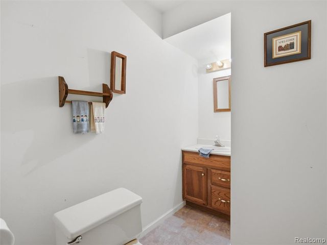 2195 London Bridge Drive, Rochester Hills, MI 48307
