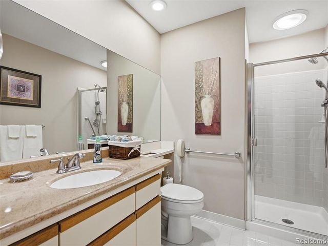 2195 London Bridge Drive, Rochester Hills, MI 48307