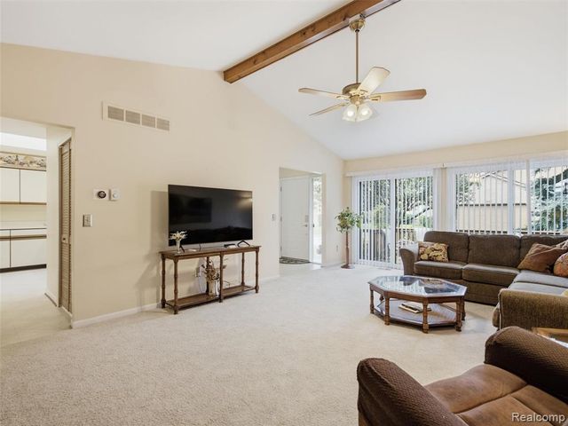 2195 London Bridge Drive, Rochester Hills, MI 48307