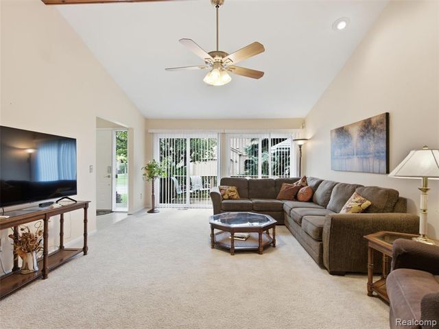 2195 London Bridge Drive, Rochester Hills, MI 48307