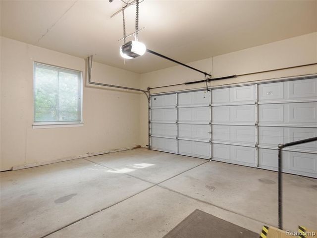 2195 London Bridge Drive, Rochester Hills, MI 48307