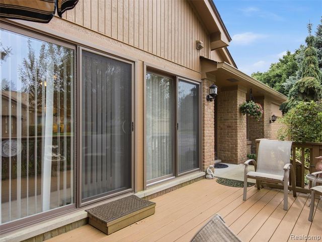 2195 London Bridge Drive, Rochester Hills, MI 48307