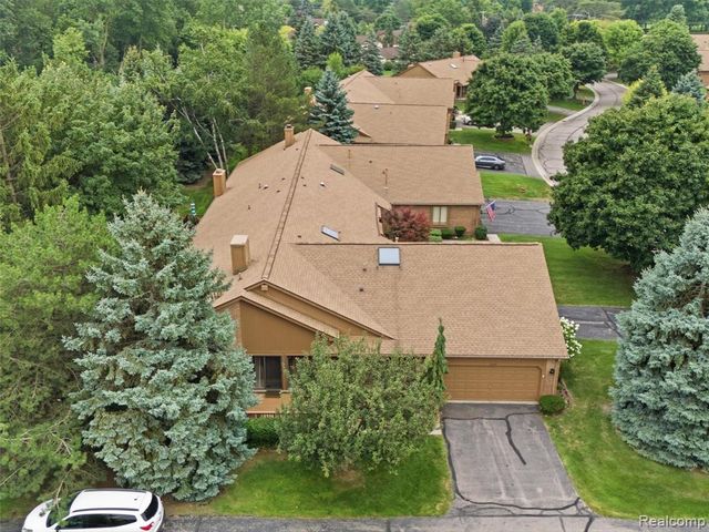 2195 London Bridge Drive, Rochester Hills, MI 48307