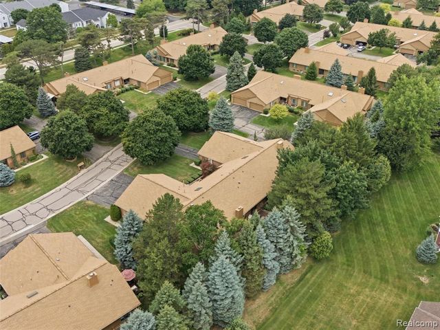 2195 London Bridge Drive, Rochester Hills, MI 48307