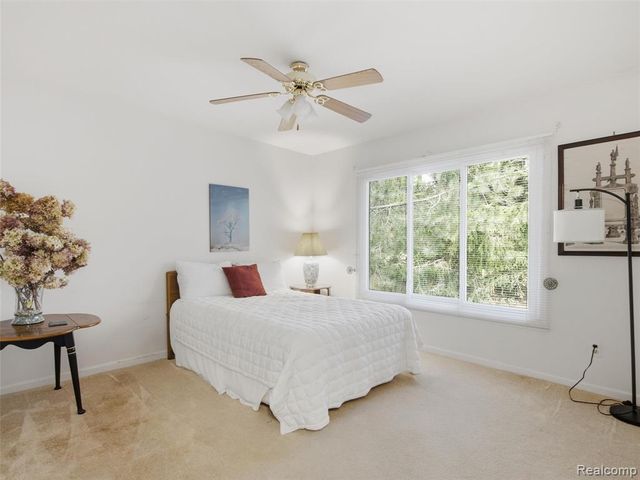 2195 London Bridge Drive, Rochester Hills, MI 48307