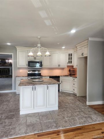 2217 Gladiator Drive, Fenton, MO 63026