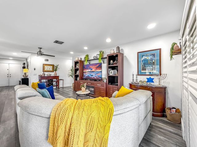 13232 Lucinda Palm Court B, Delray Beach, FL 33484