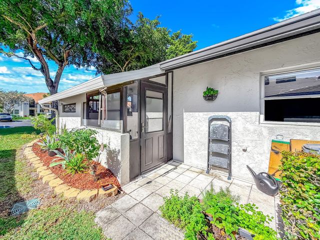 13232 Lucinda Palm Court B, Delray Beach, FL 33484