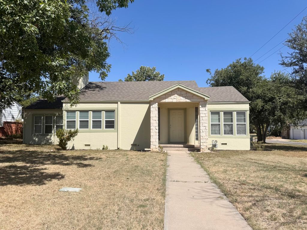 Image 1 of property listing at 2102 Live Oak Street, San Angelo, TX 76901