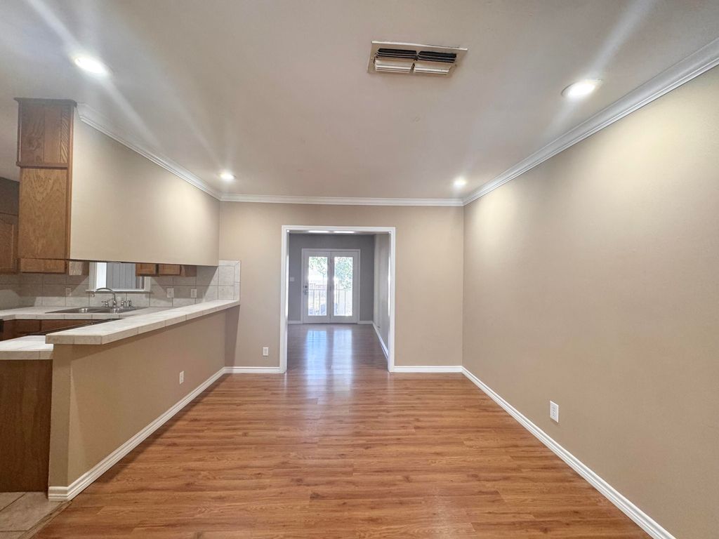 Image 16 of property listing at 2102 Live Oak Street, San Angelo, TX 76901