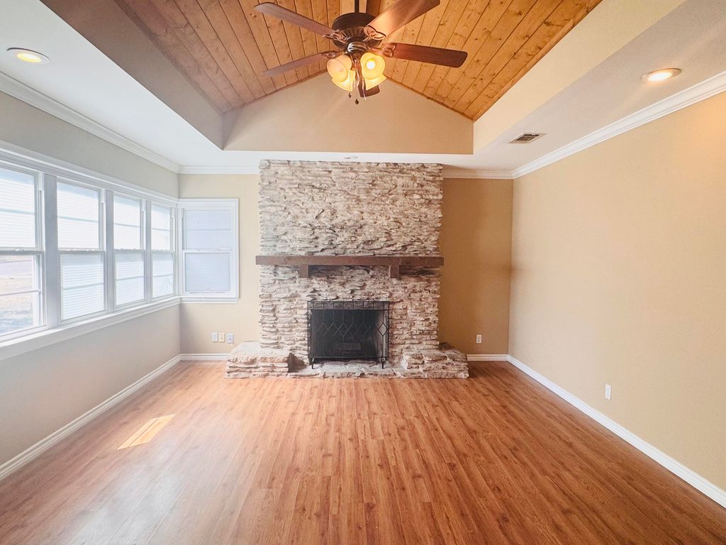 Image 3 of property listing at 2102 Live Oak Street, San Angelo, TX 76901