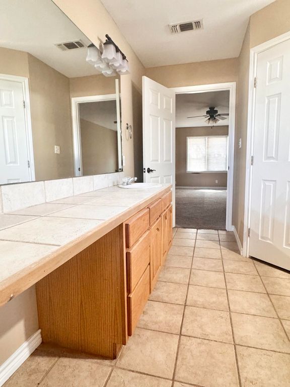 Image 9 of property listing at 2102 Live Oak Street, San Angelo, TX 76901