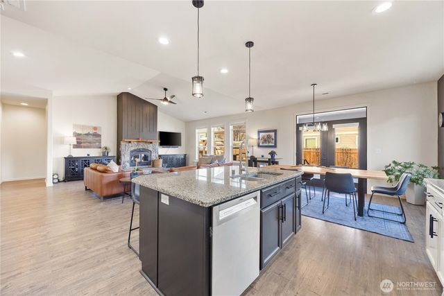 457 Whisper Place, Chelan, WA 98816