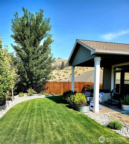 457 Whisper Place, Chelan, WA 98816