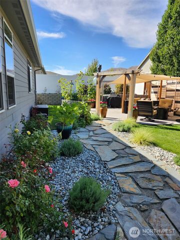457 Whisper Place, Chelan, WA 98816
