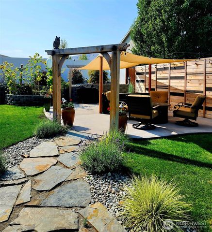 457 Whisper Place, Chelan, WA 98816